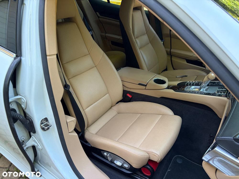 Porsche Panamera - 15