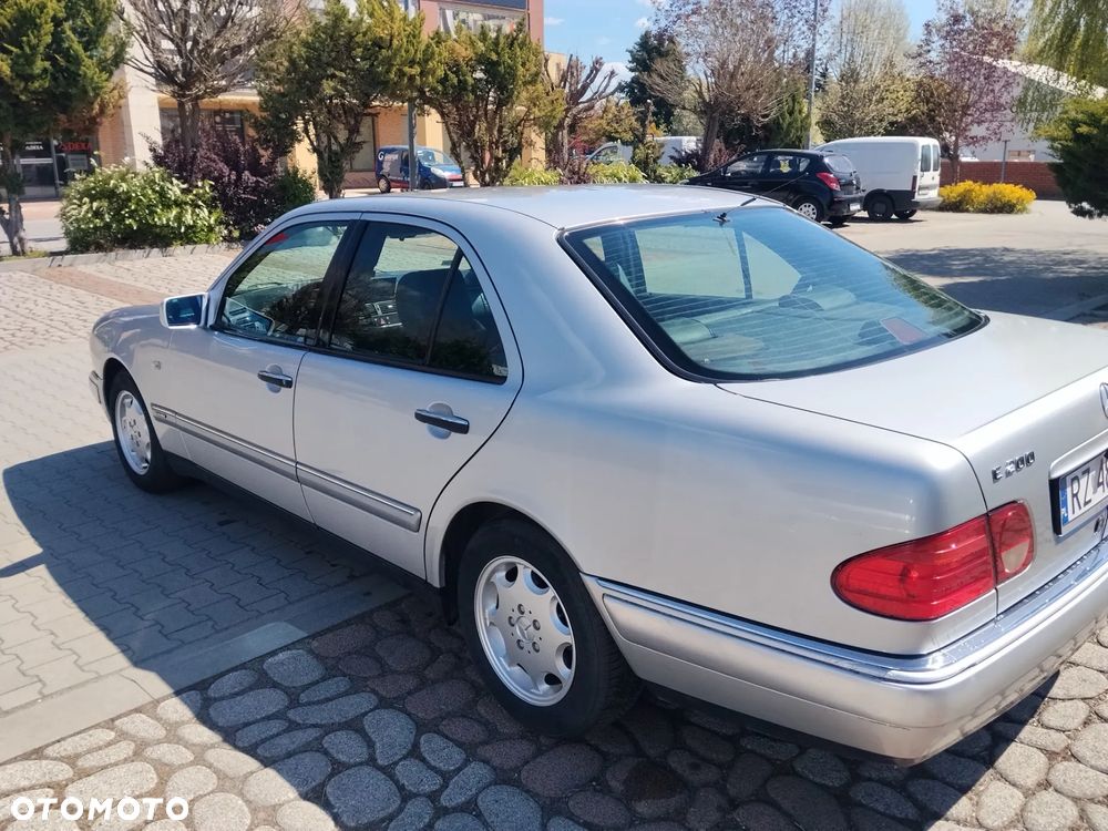 Mercedes-Benz Klasa E - 11