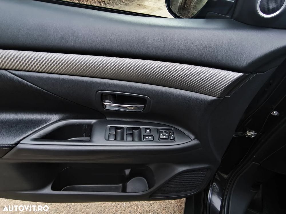 Mitsubishi Outlander 2.2 DI-D 4WD Automatik Intense - 11