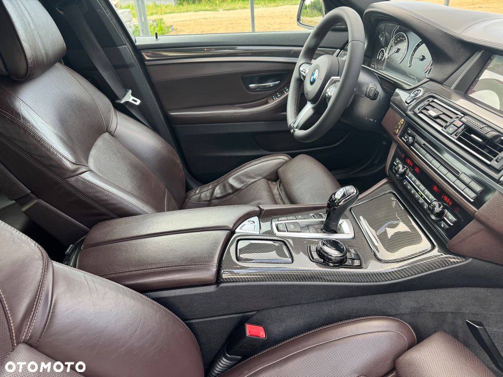 BMW Seria 5 M550d xDrive - 29