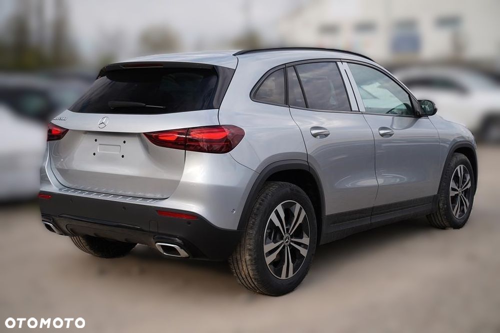 Mercedes-Benz GLA 200 mHEV Progressive 7G-DCT - 4