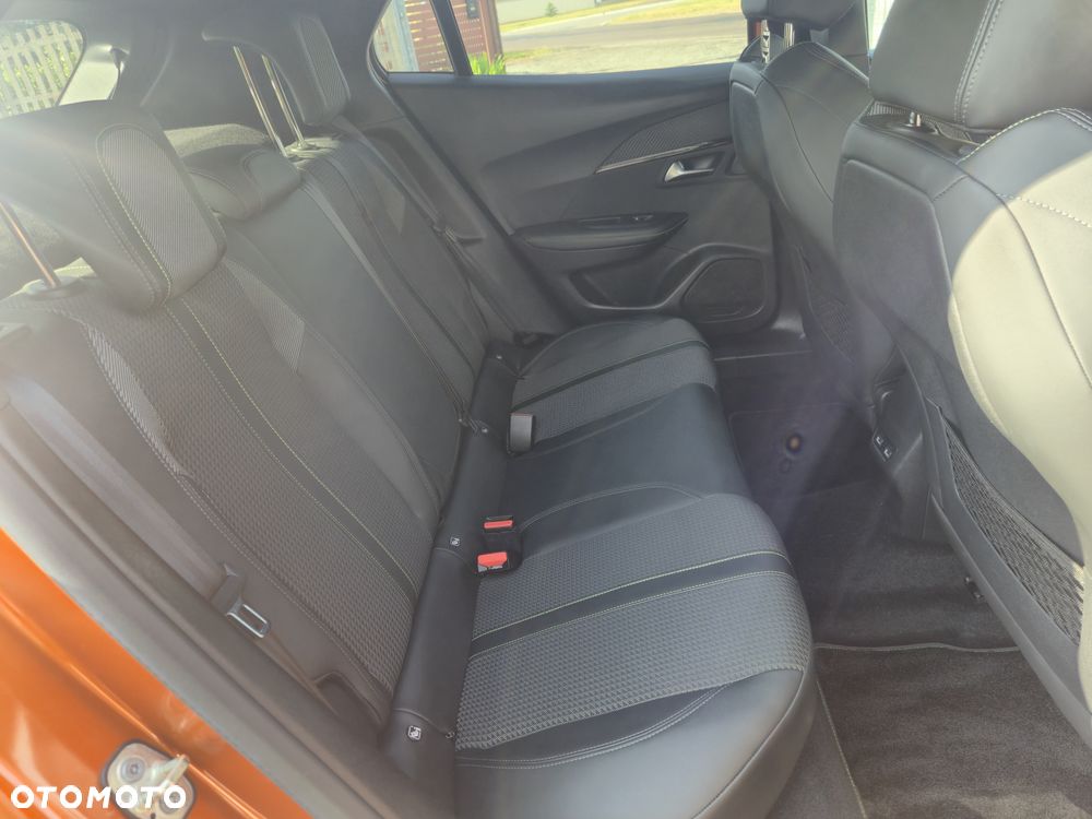 Peugeot 2008 PureTech 130 EAT8 GT Exclusive - 16