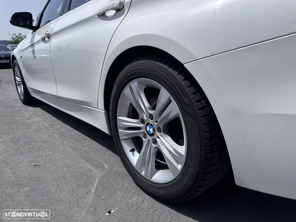 BMW 318 d Sport Line - 13