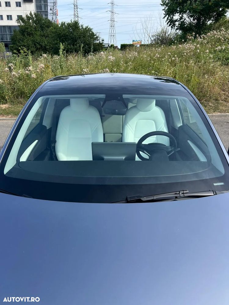Tesla Model Y - 3