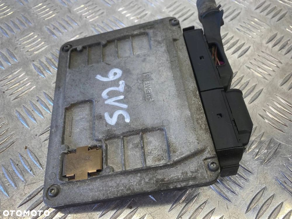 STEROWNIK MODUŁ KOMPUTER SILNIKA VW POLO V 6R 03E906033L 5WP4019405 - 9