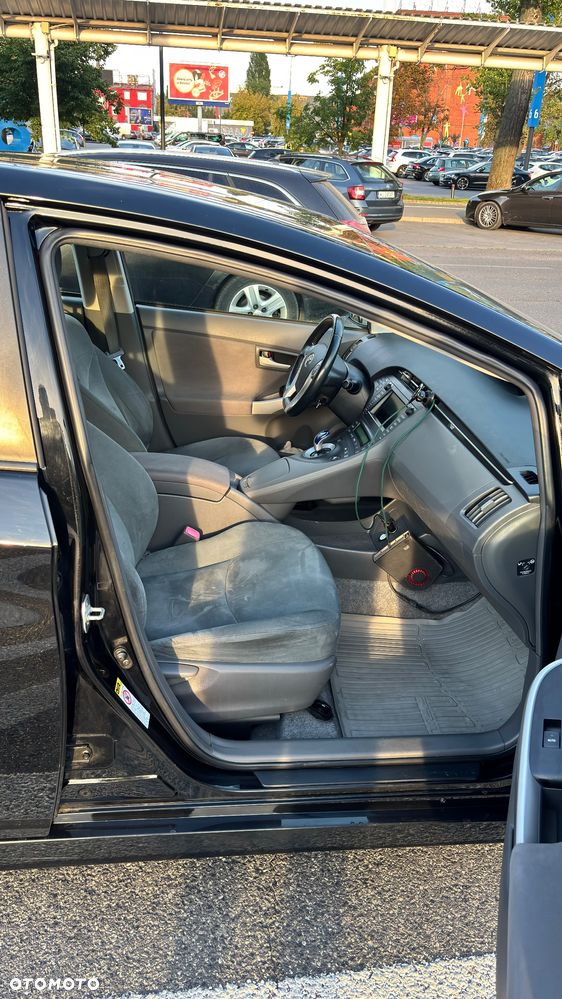 Toyota Prius 1.8 HSD Premium - 34