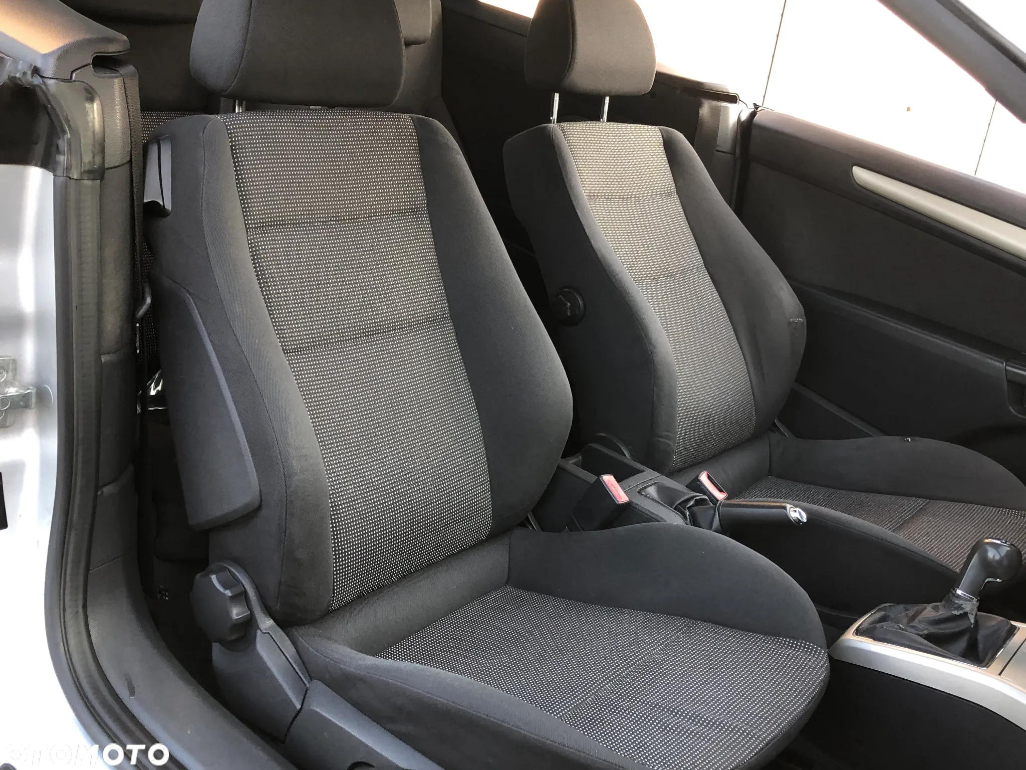 Opel Astra Twin Top 2.0 Turbo Edition - 37