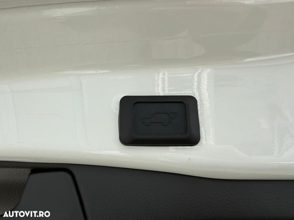 Toyota RAV4 Luxury 2.5 HYBRID 222CP AWD - 13