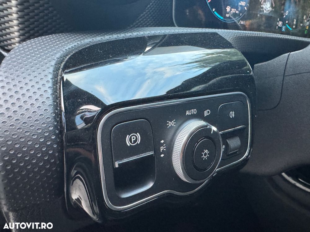 Mercedes-Benz A 180 d 7G-DCT - 8