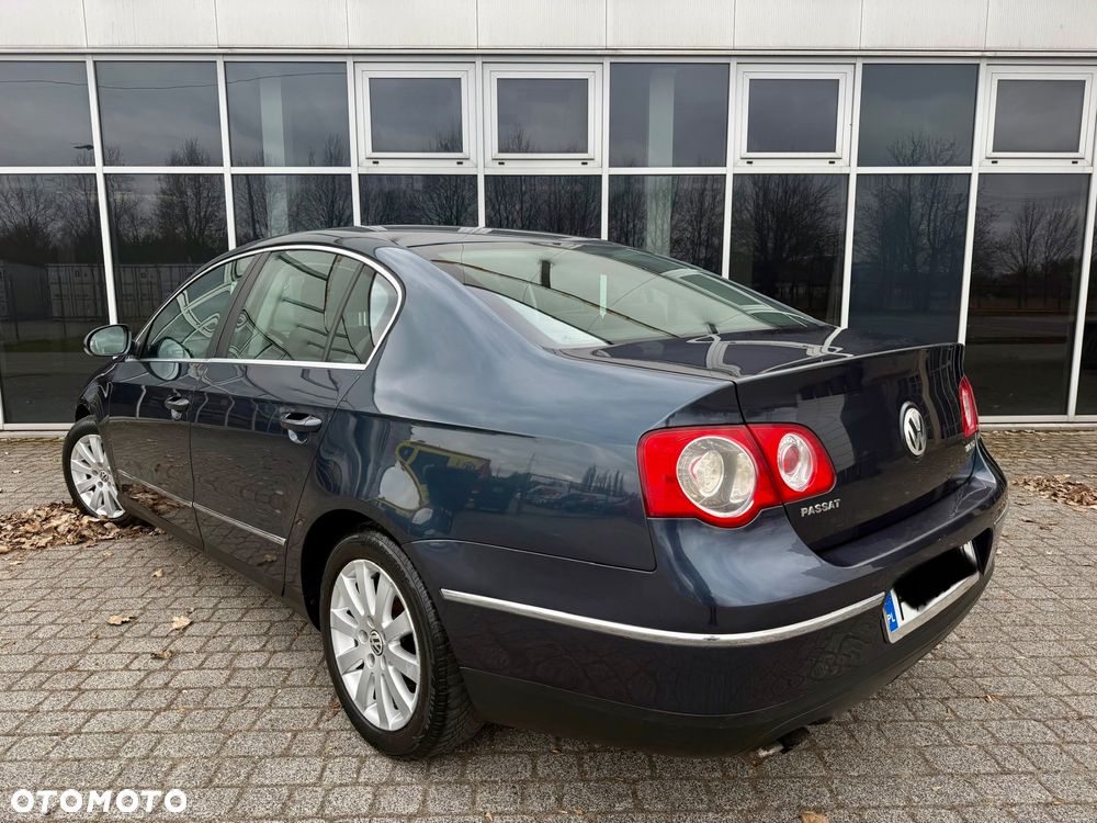 Volkswagen Passat - 4