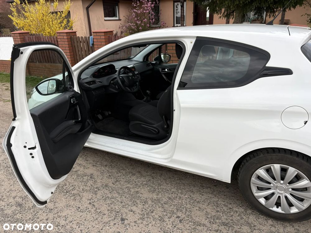 Peugeot 208 - 25