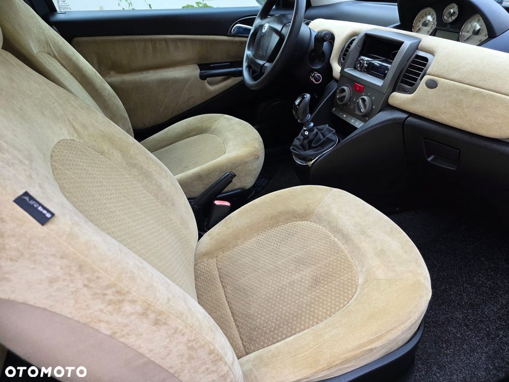 Lancia Ypsilon 2004 photo 4