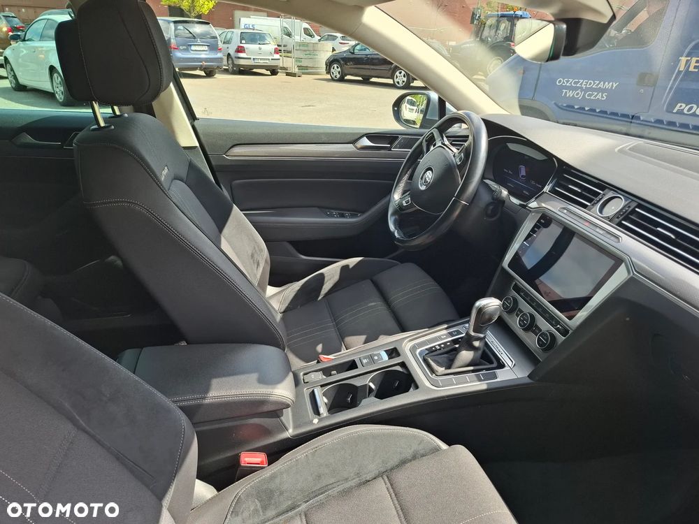 Volkswagen Passat - 11