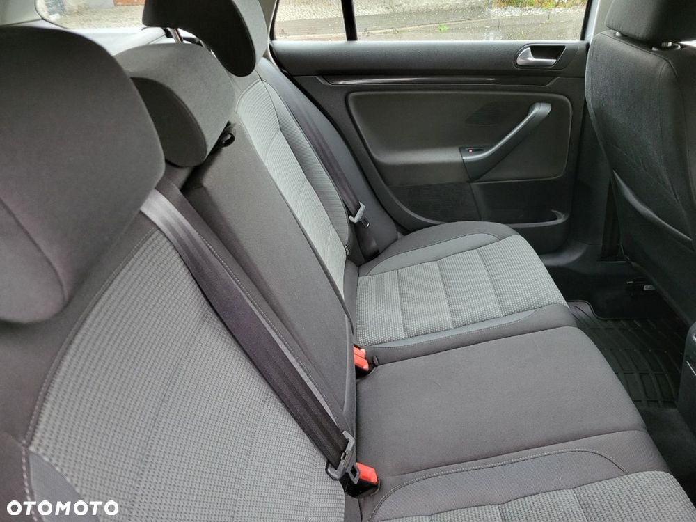 Volkswagen Golf - 22