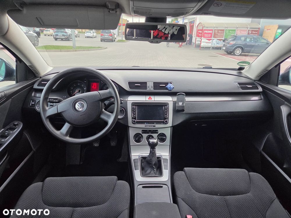 Volkswagen Passat 1.6 Comfortline - 12