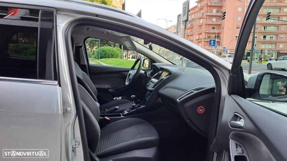 Ford Focus SW 1.5 TDCi EcoBlue Business - 17