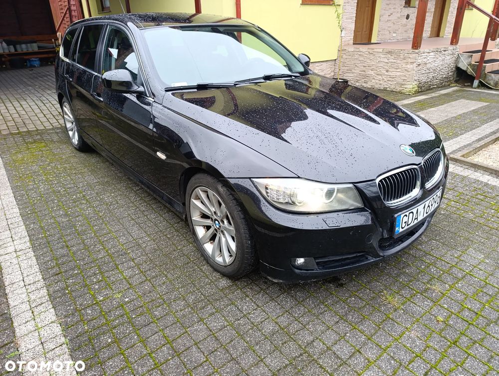 BMW Seria 3 330d xDrive DPF Touring - 3