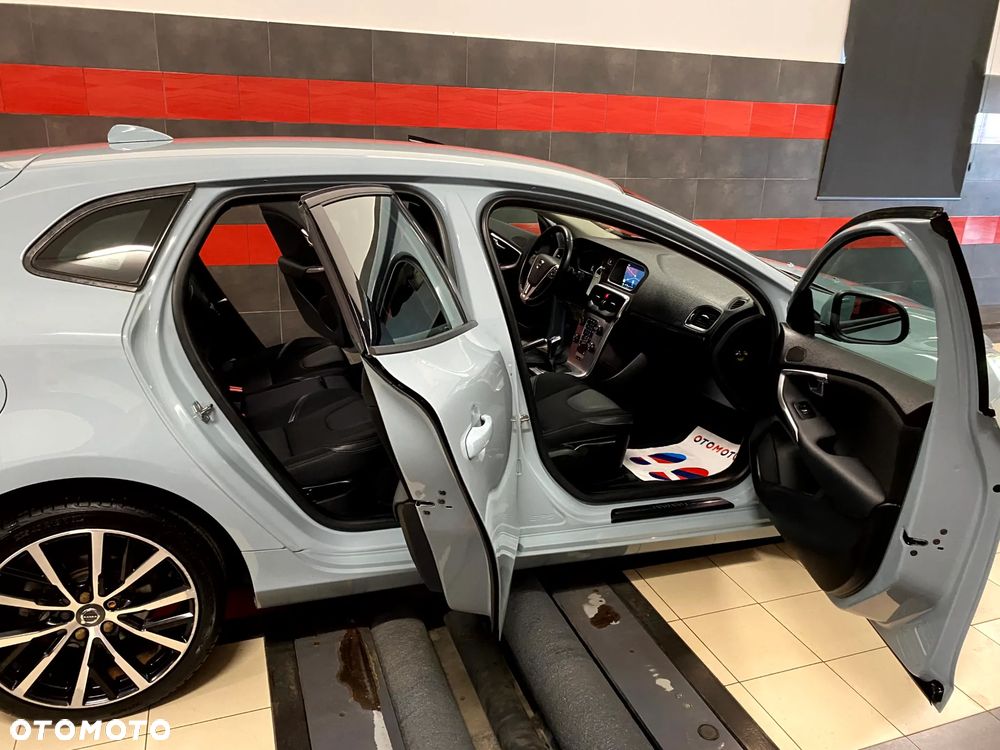 Volvo V40 D3 Summum - 19
