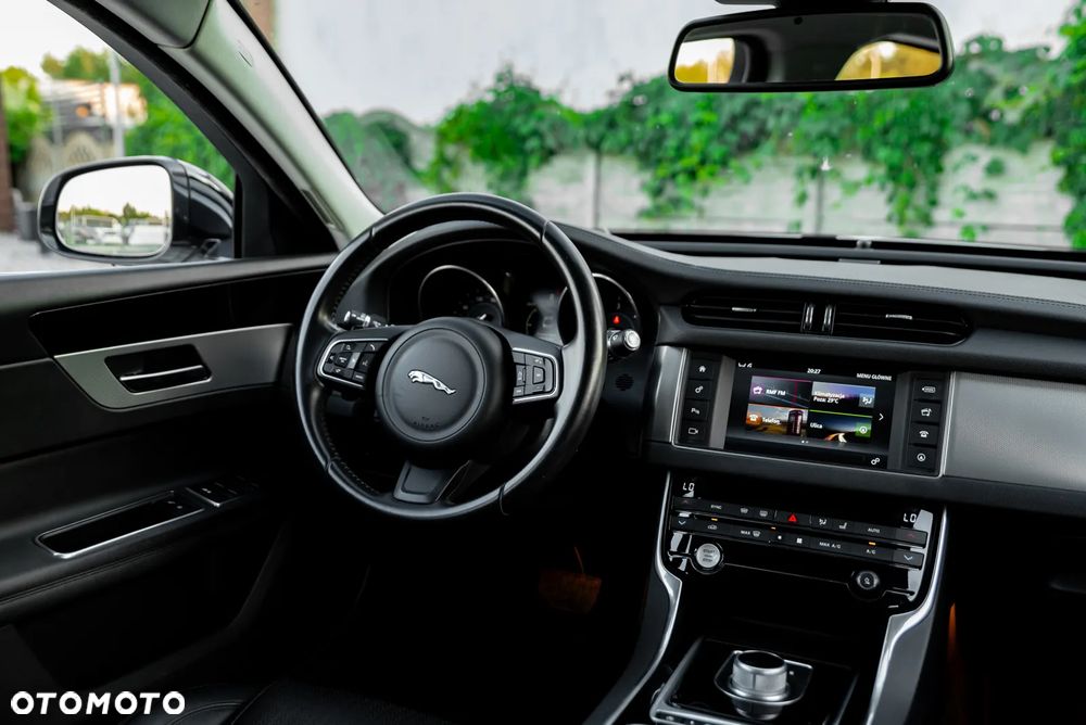 Jaguar XF 20d Prestige - 27