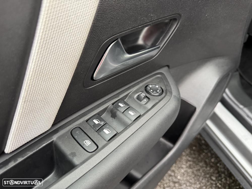 Citroën C4 PureTech 130 Stop&Start EAT8 PLUS - 17