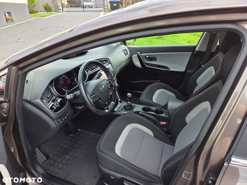 Kia Ceed 1.6 GDI ISG Platinum Edition - 10