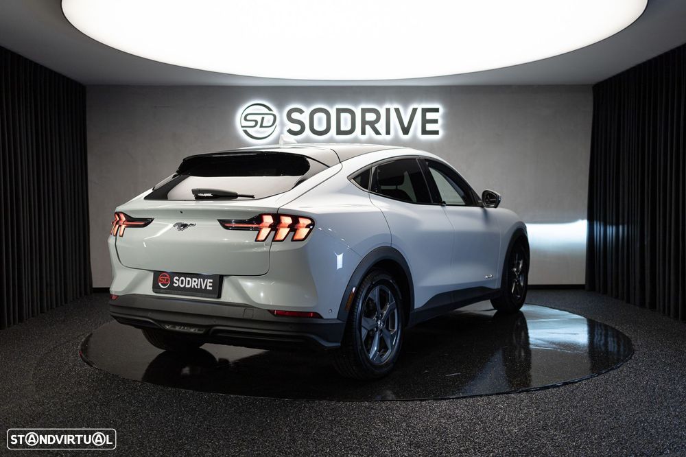 Ford Mustang Mach-E 75.7 kWh Premium AWD - 3