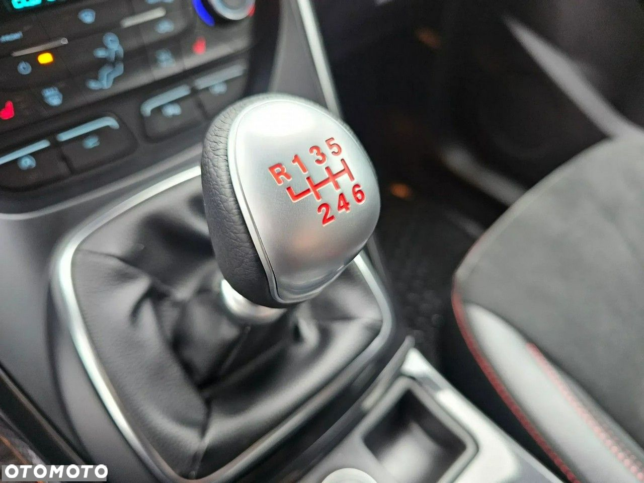 Ford Kuga 2.0 TDCi FWD ST-Line - 31
