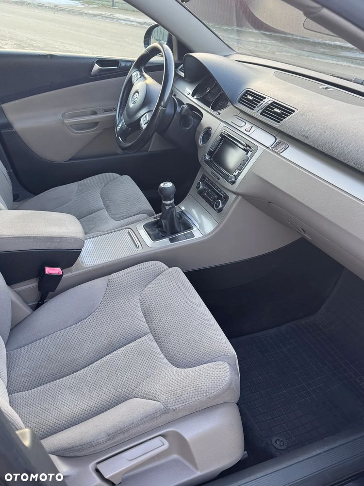 Volkswagen Passat - 10