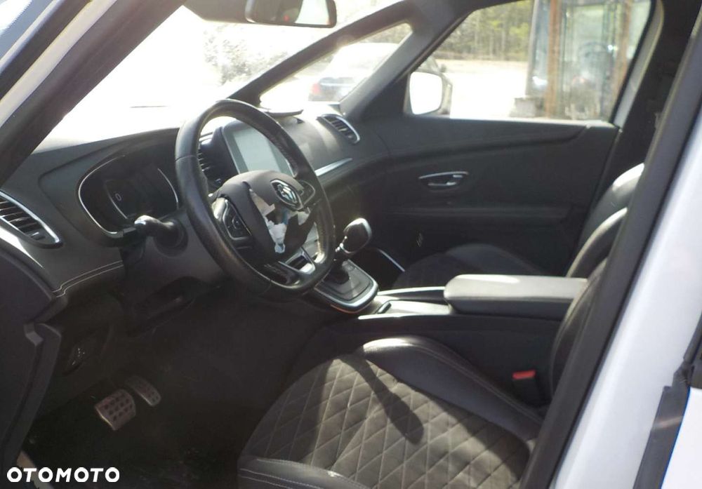 Renault Grand Scenic - 22