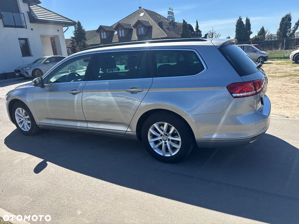 Volkswagen Passat 2.0 TDI SCR DSG Trendline - 25