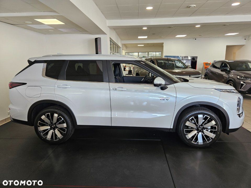 Mitsubishi Outlander - 3