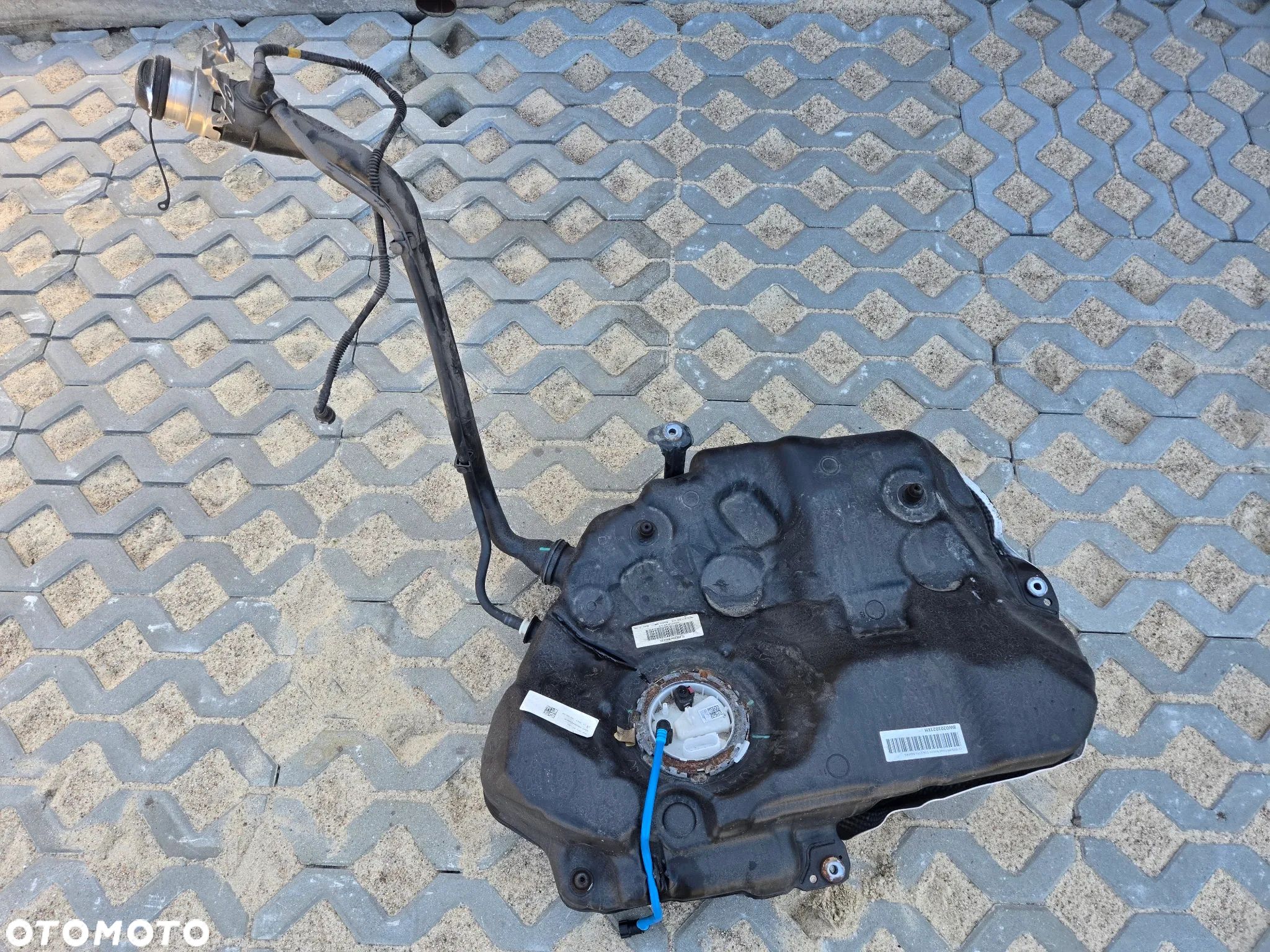 AUDI A4 B9 2.0 TFSI ZBIORNIK PALIWA Z POMPĄ - 1