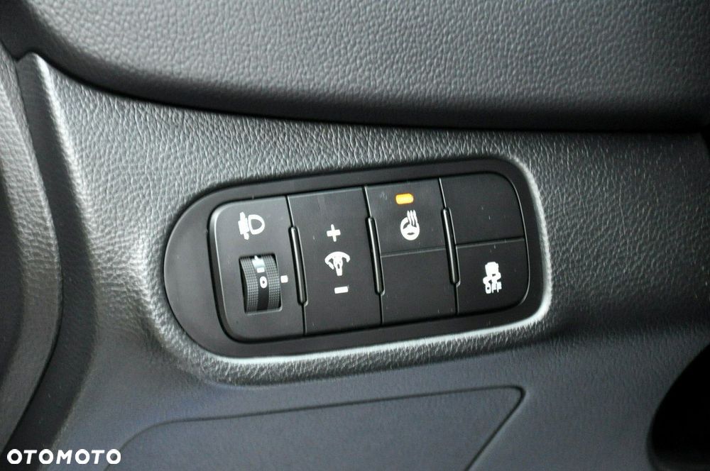 Kia Carens - 36