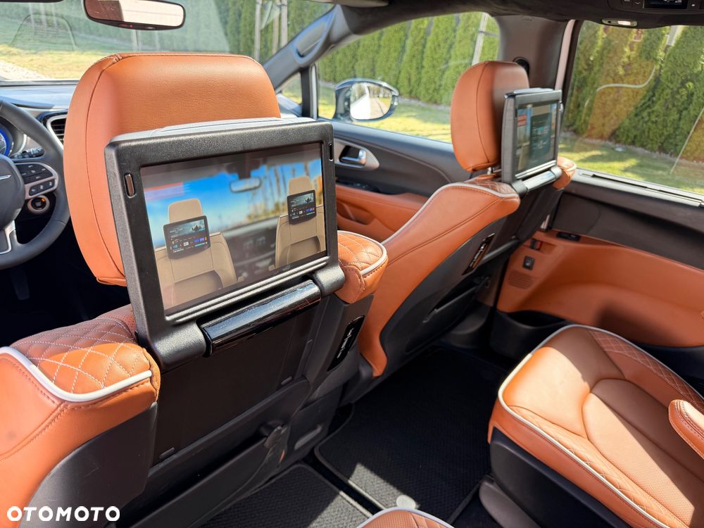 Chrysler Pacifica - 28