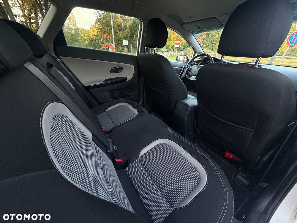 Kia Ceed - 10