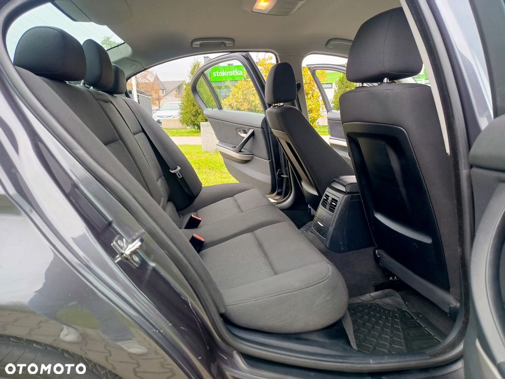 BMW Seria 3 318i - 18