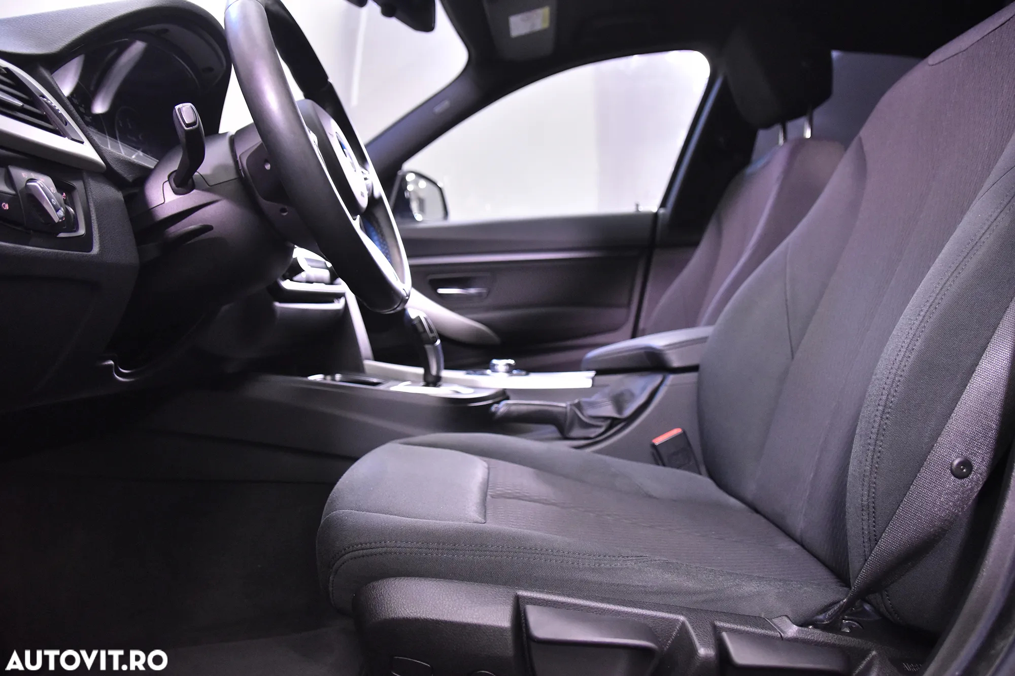 BMW Seria 3 320d GT Aut. - 23