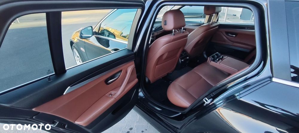 BMW Seria 5 525d Luxury Line - 33