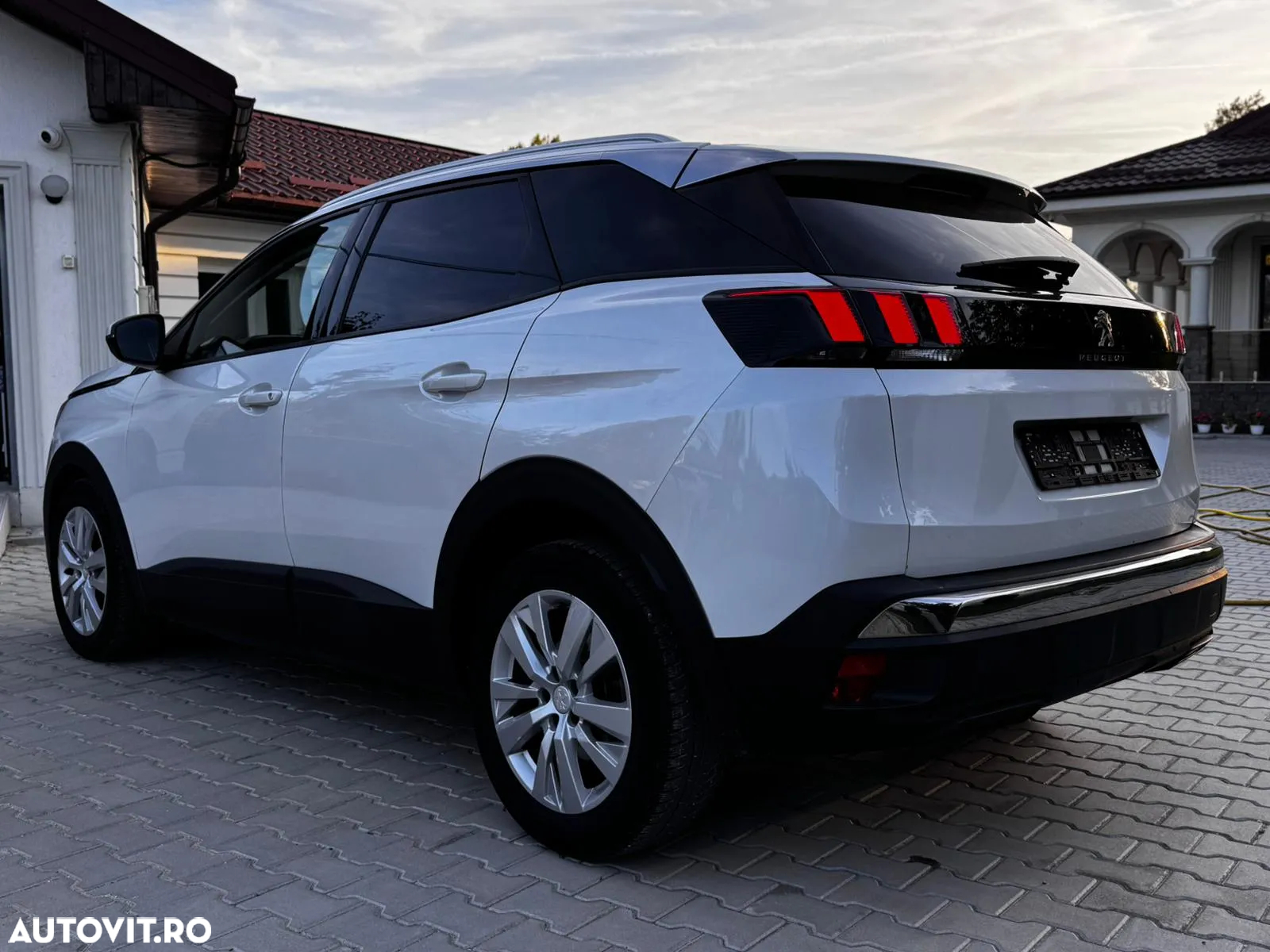 Peugeot 3008 1.2 PureTech Turbo S&S EAT8 Allure - 6
