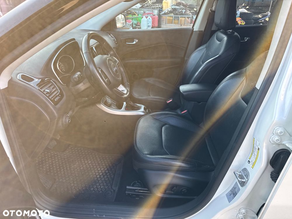 Jeep Compass - 38