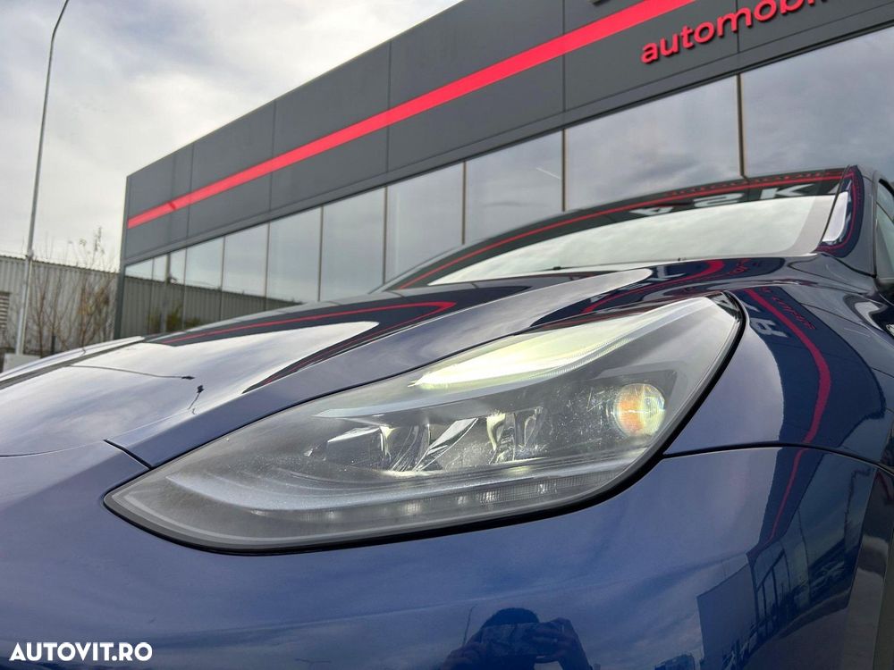 Tesla Model Y Long Range Dual Motor AWD - 32