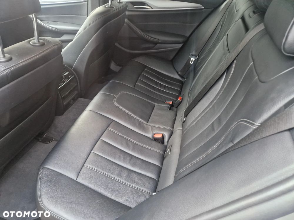 BMW Seria 5 520d xDrive - 11
