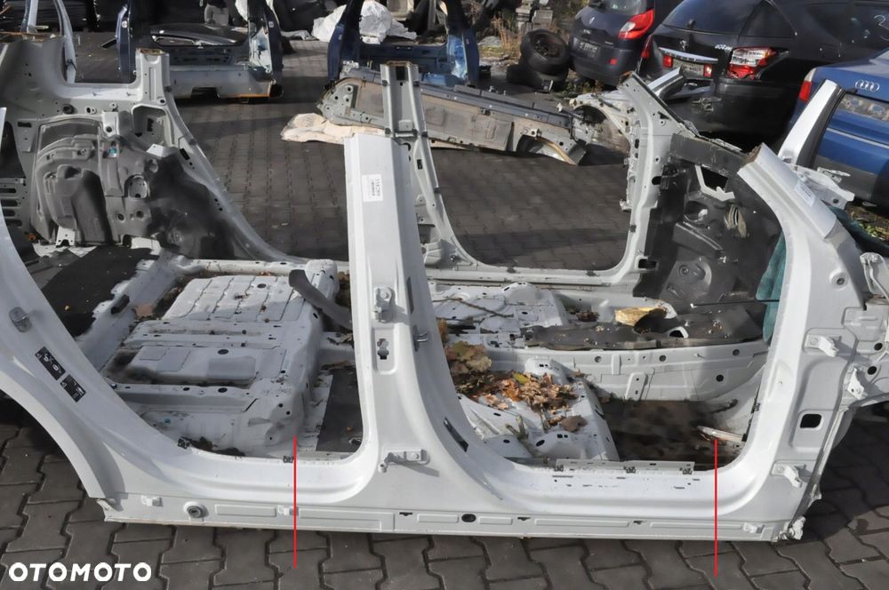 MERCEDES EQB X243 PRÓG SŁUPEK PRAWY - 1