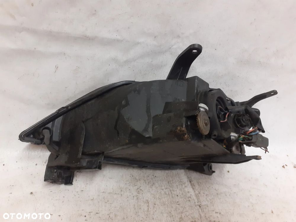 * LAMPA PRZEDNIA PRAWA PRZÓD PRAWO MAZDA 2 DY - 4