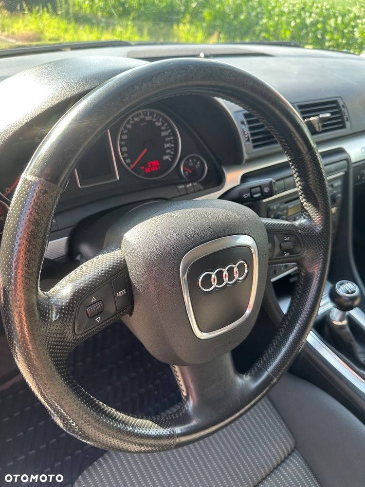 Audi A4 Limousine 2.0 T FSI quattro - 27