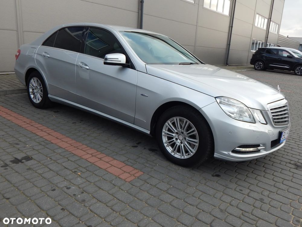 Mercedes-Benz Klasa E 250 BlueEFFICIENCY 7G-TRONIC Elegance - 10
