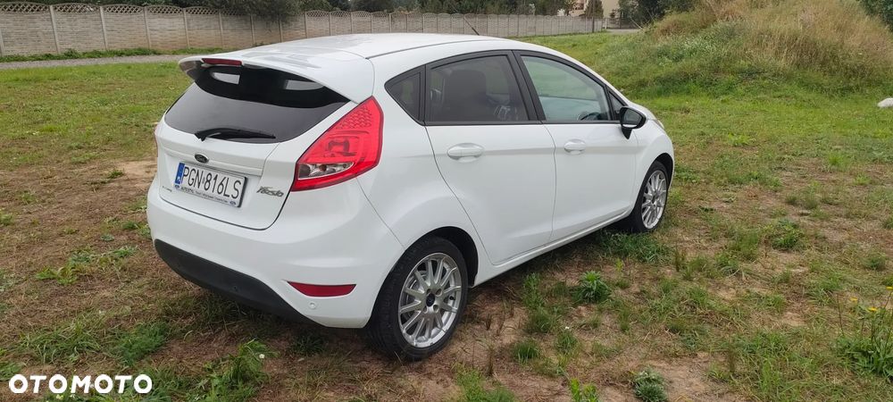 Ford Fiesta 1.25 Ghia - 8