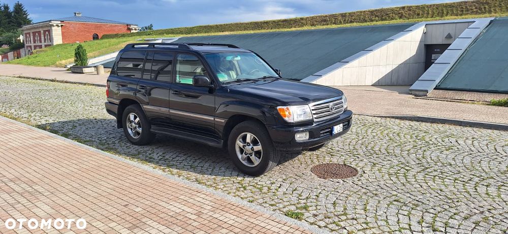 Toyota Land Cruiser - 1