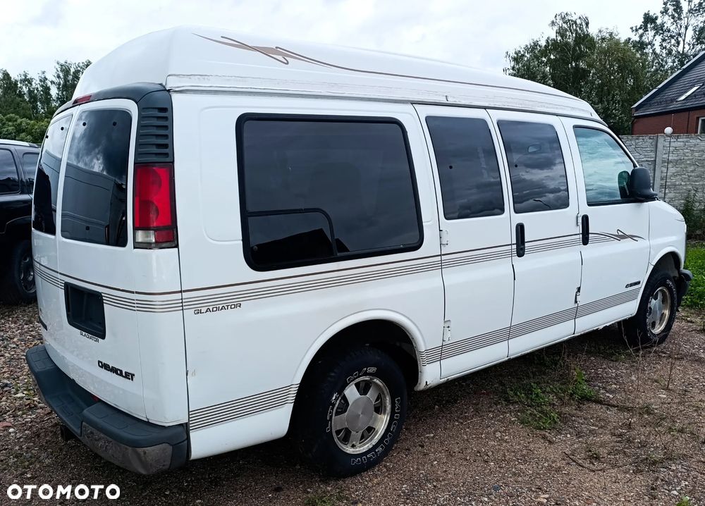 Chevrolet Express - 5