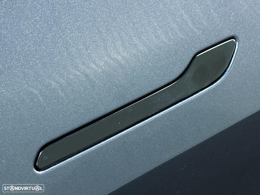 Tesla Model Y - 19